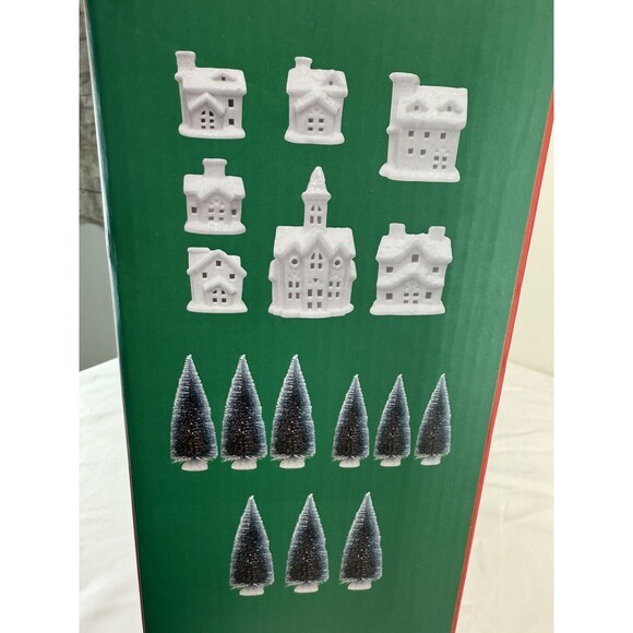 New 🎄 Ceramic Light Up Holiday Village 16 Piece Set - Picture 4 of 6